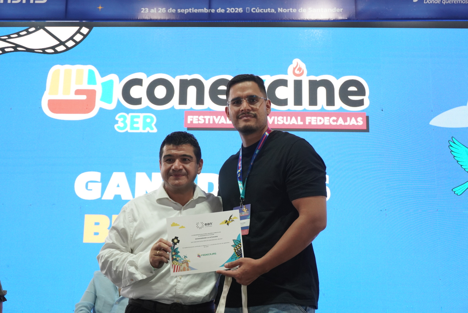 Reconocimiento Beca EAN a La Esperanza en CONEXCINE 2026