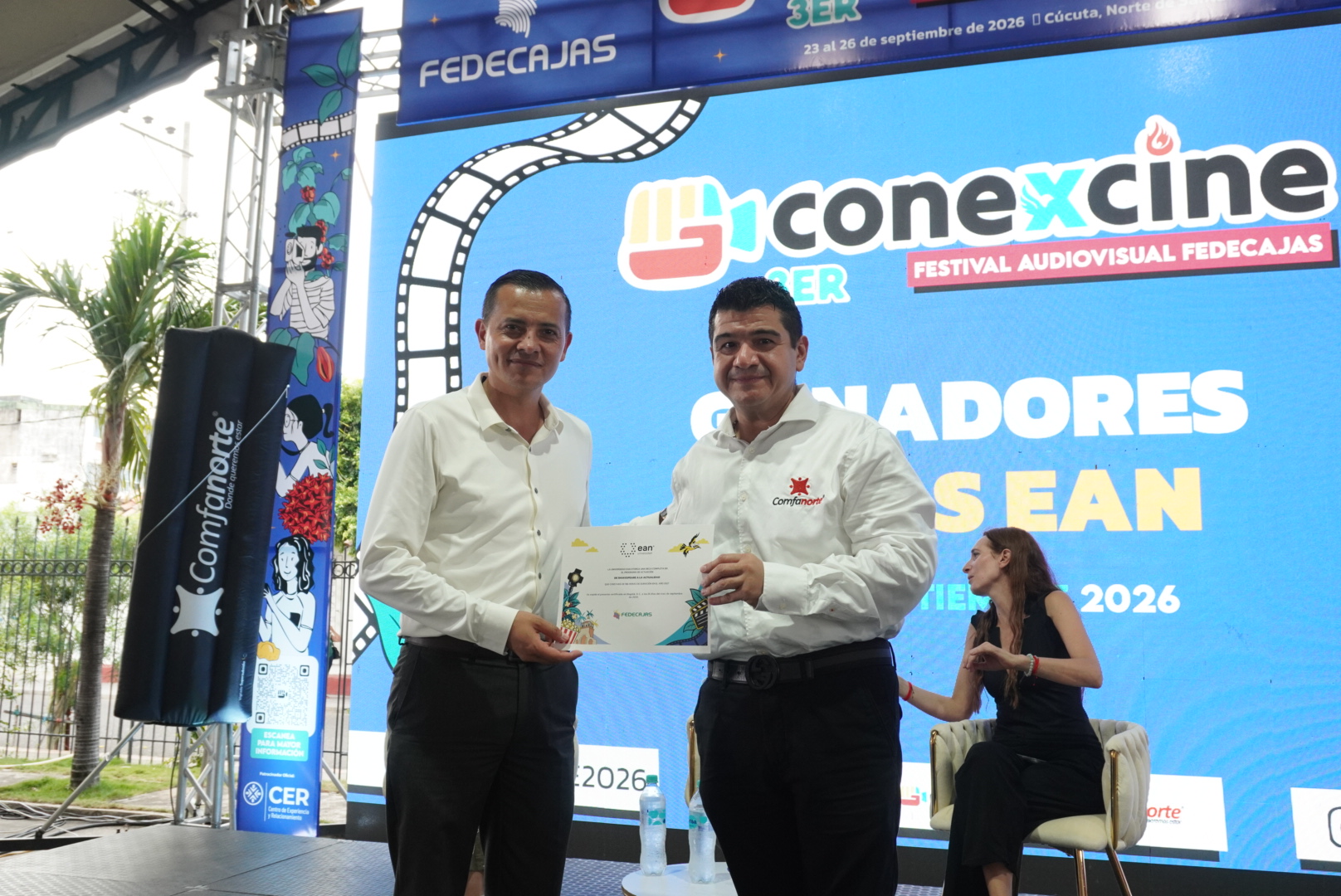 Reconocimiento Beca EAN a La guerra de los tomates en CONEXCINE 2026