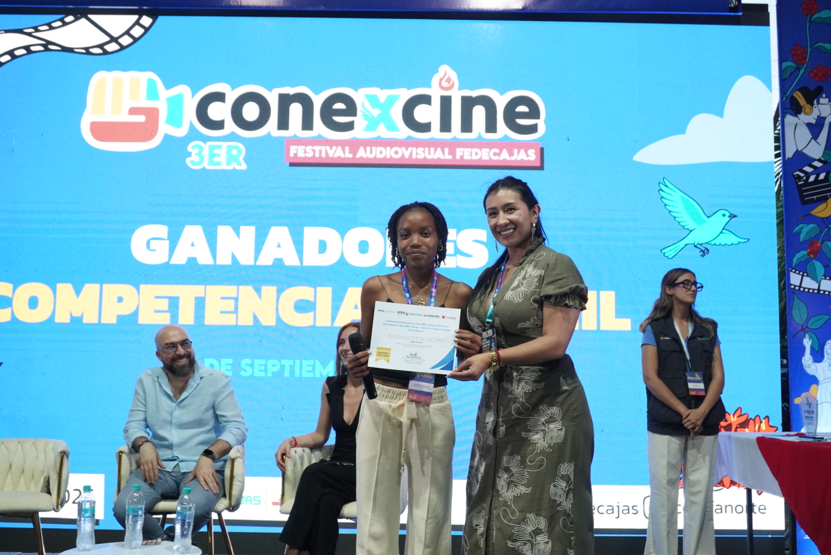 Reconocimiento Beca UNIR a Bullerengue en CONEXCINE 2026