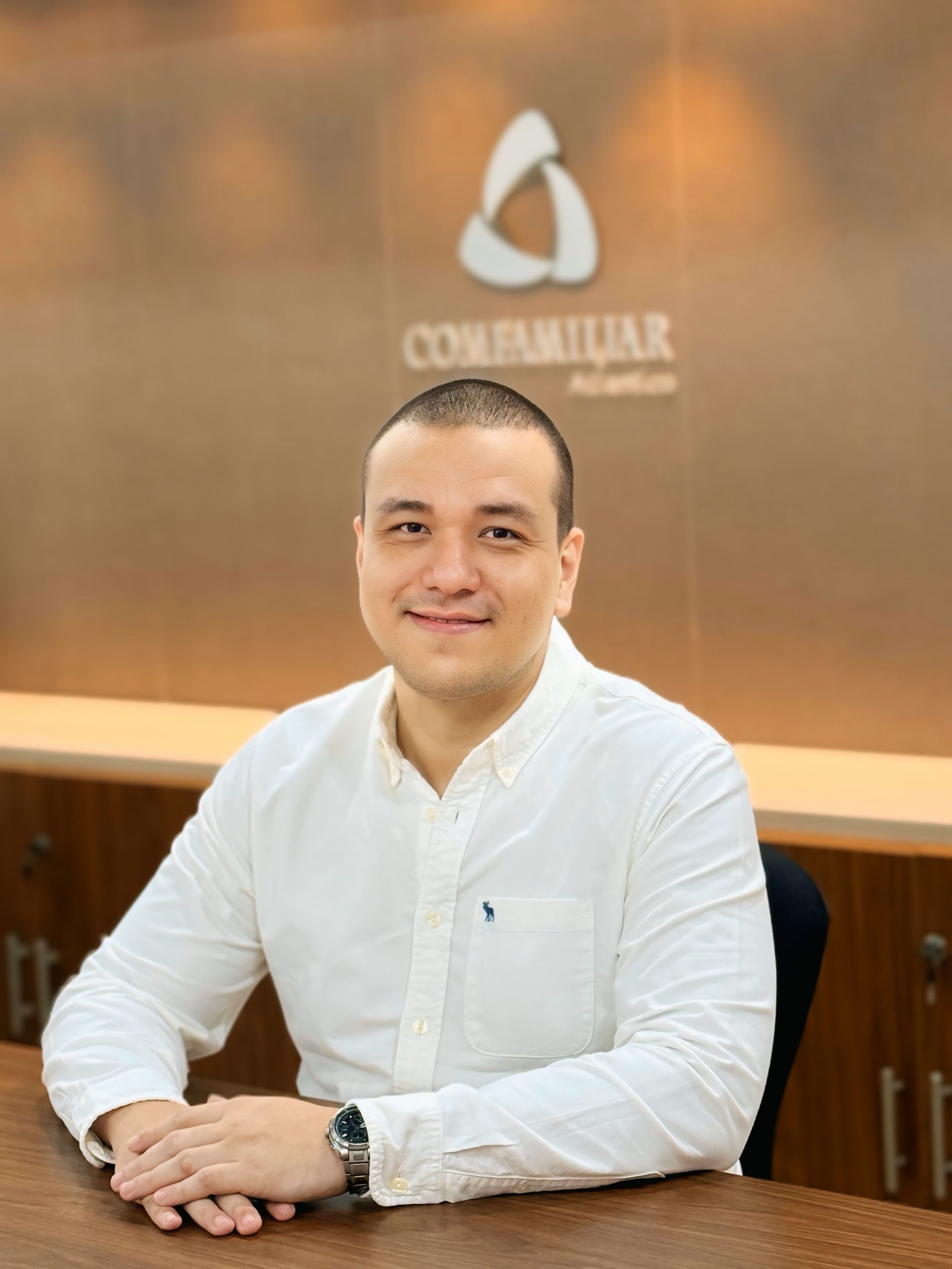 Ronald Blake Velasco Tatekawa, nuevo director administrativo de Comfamiliar Atlántico.