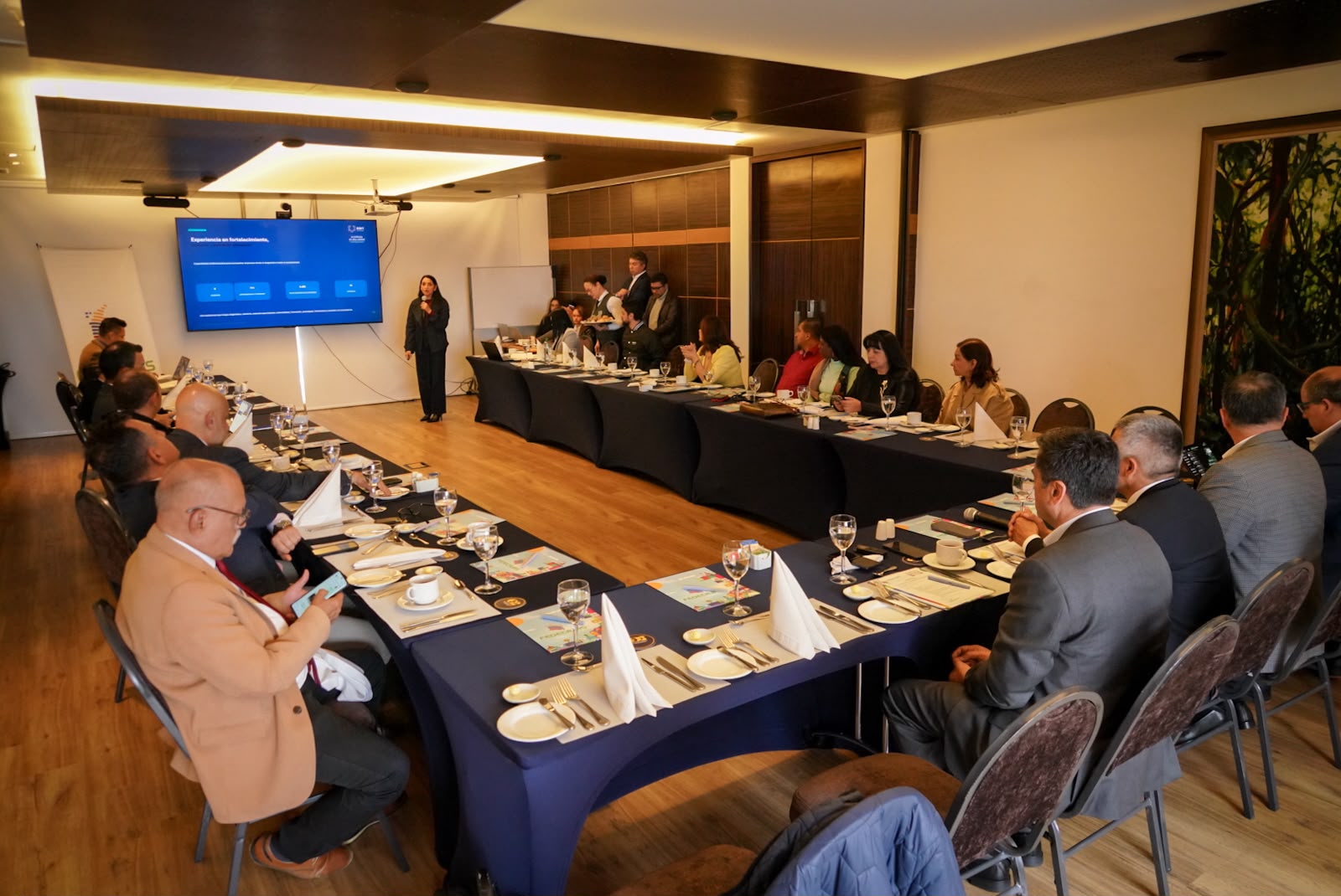 Participantes en la Junta Directiva de FEDECAJAS de octubre de 2026